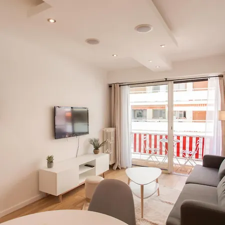 Апартаменты A4 Staywiz Us-2p Au Coeur De Les Pins 5min - Ac Balcon